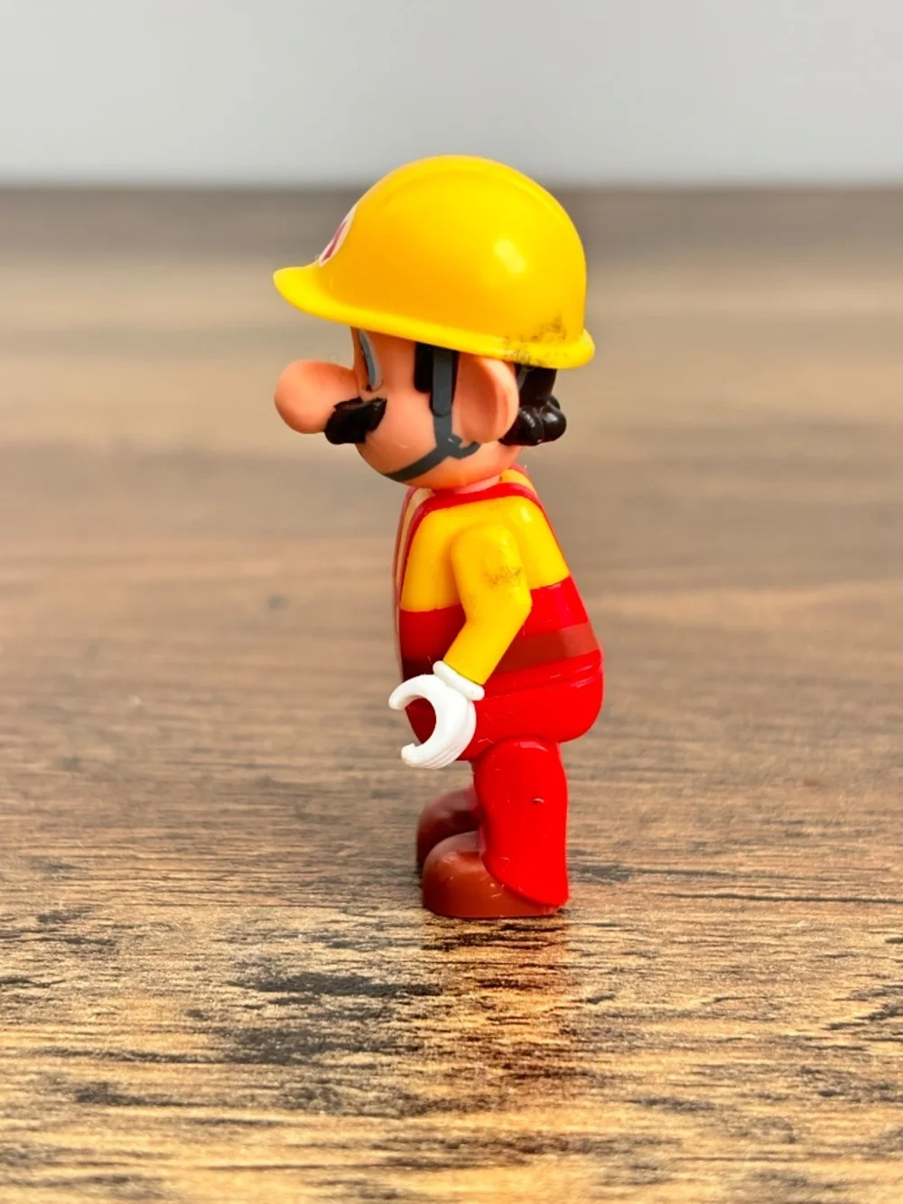 K’NEX Nintendo Super Mario Maker Builder Mario Mini Action Figure Toy Yellow Red